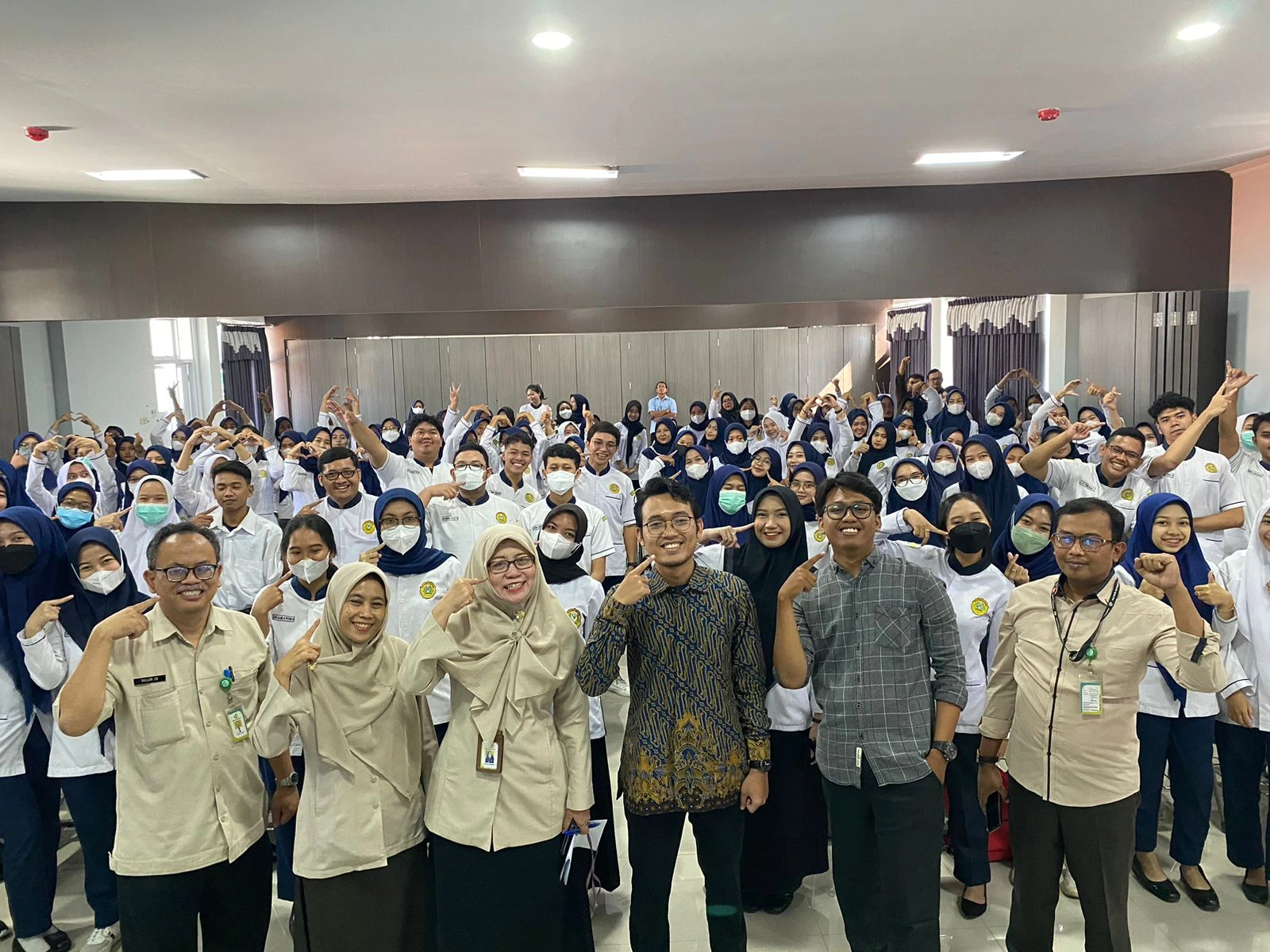 PELATIHAN MEDIA PROMOSI KESEHATAN GIGI BERBASIS TEKNOLOGI INFORMASI POLTEKKES KEMENKES SEMARANG